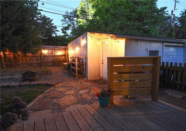 3911 Central Street, Kansas City, MO 64111