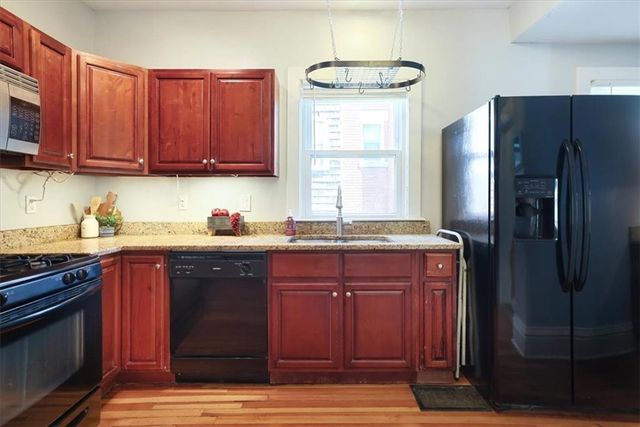 3911 Central Street, Kansas City, MO 64111
