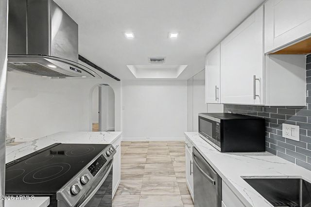 7557 N DREAMY DRAW Drive 223, Phoenix, AZ 85020