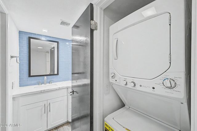 7557 N DREAMY DRAW Drive 223, Phoenix, AZ 85020
