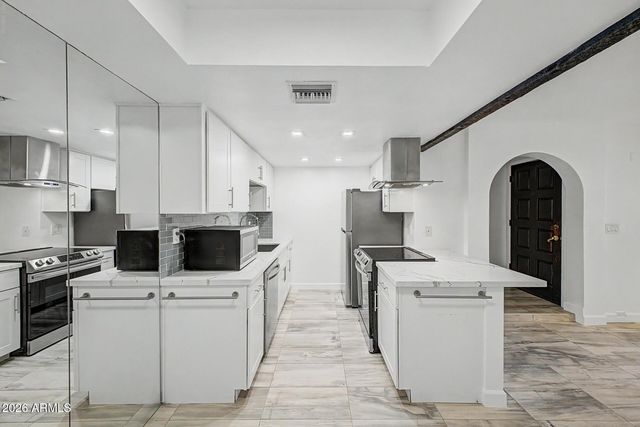 7557 N DREAMY DRAW Drive 223, Phoenix, AZ 85020