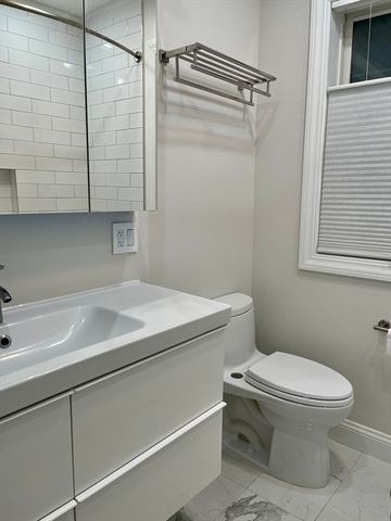 258 W Broadway 4, Boston, MA 02127