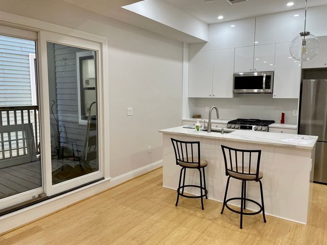 258 W Broadway 4, Boston, MA 02127