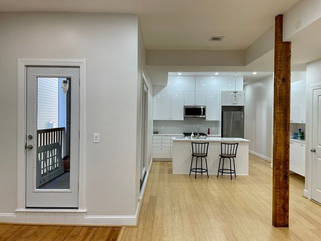 258 W Broadway 4, Boston, MA 02127