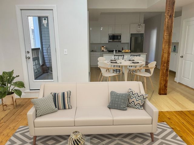 258 W Broadway 4, Boston, MA 02127