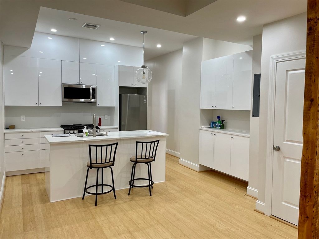 258 W Broadway 4, Boston, MA 02127