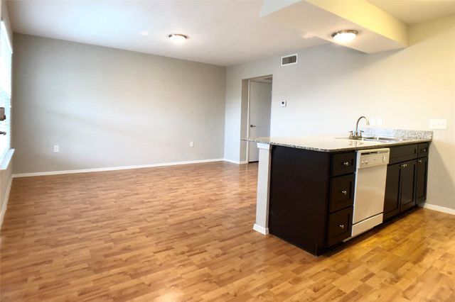 910 Duncan LN 64, Austin, TX 78705