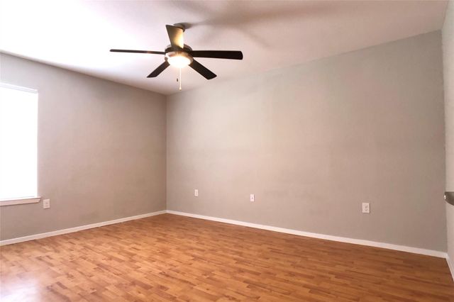 910 Duncan LN 64, Austin, TX 78705