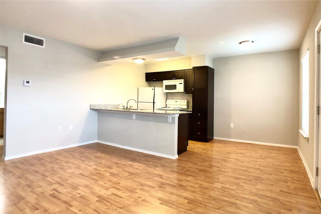 910 Duncan LN 64, Austin, TX 78705