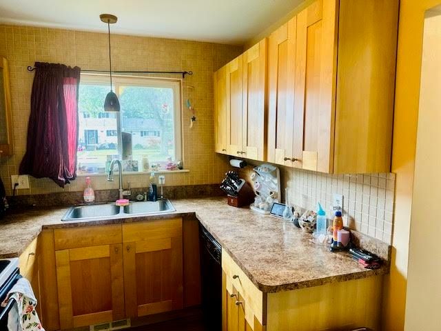 209 N Christine Circle, Mt Clemens, MI 48043