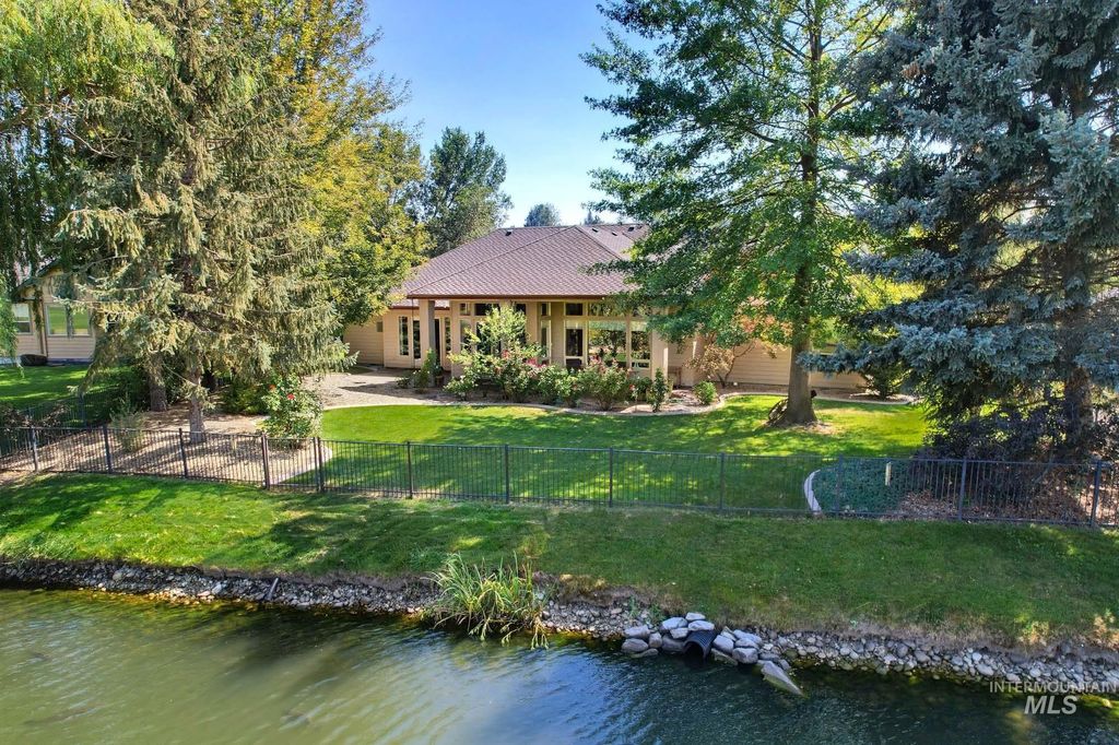 2772 N Limerick Pl, Eagle, ID 83616 photo 2