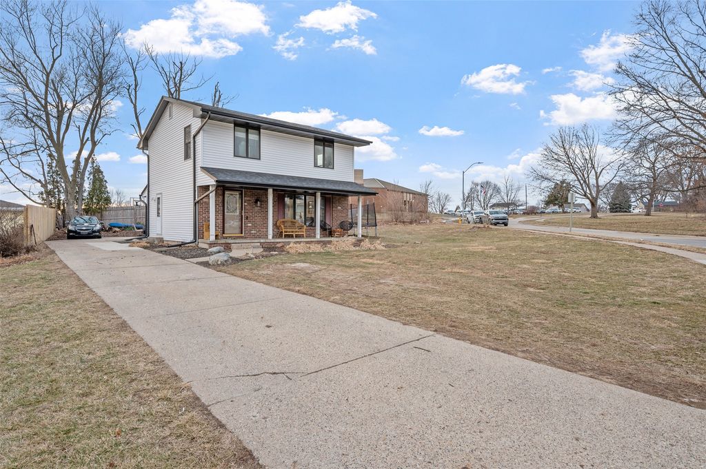 100 Linden Boulevard, Pleasant Hill, IA 50327