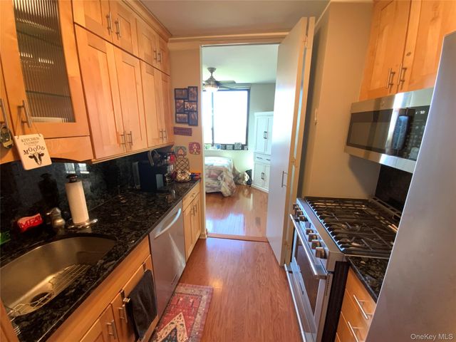 27010 Grand Central Parkway 23B, Floral Park, NY 11005