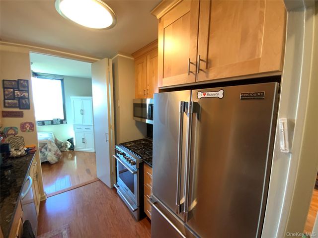 27010 Grand Central Parkway 23B, Floral Park, NY 11005