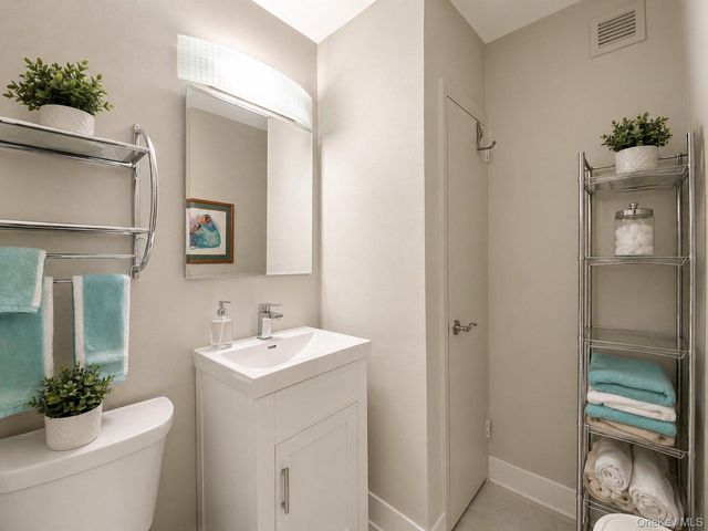 27010 Grand Central Parkway 23B, Floral Park, NY 11005