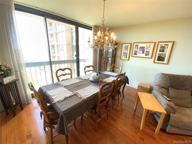 27010 Grand Central Parkway 23B, Floral Park, NY 11005