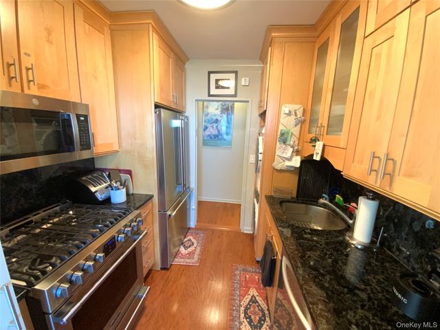 27010 Grand Central Parkway 23B, Floral Park, NY 11005