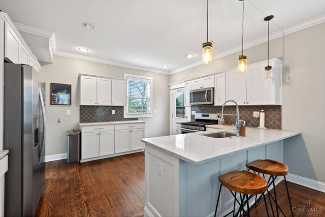 2242 Ivy Avenue, Cincinnati, OH 45208