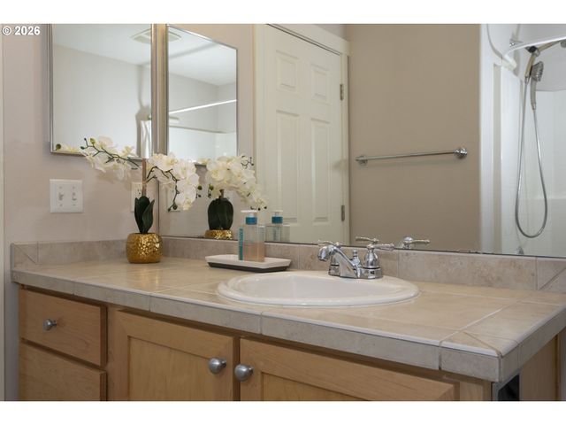 8600 Sw 147TH Ter 102, Beaverton, OR 97007