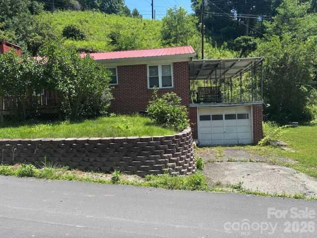 637 Toe Cane Road, Bakersville, NC 28705