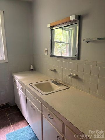 637 Toe Cane Road, Bakersville, NC 28705