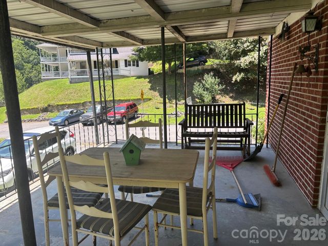637 Toe Cane Road, Bakersville, NC 28705