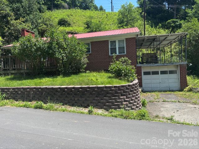 637 Toe Cane Road, Bakersville, NC 28705