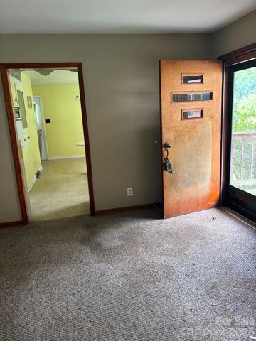 637 Toe Cane Road, Bakersville, NC 28705