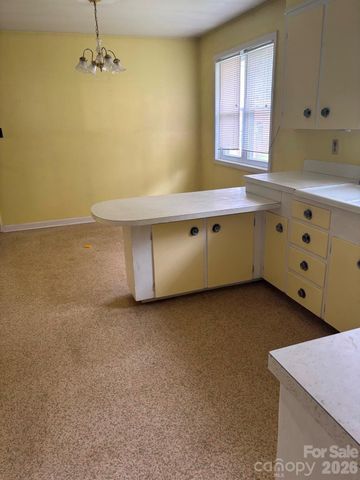 637 Toe Cane Road, Bakersville, NC 28705