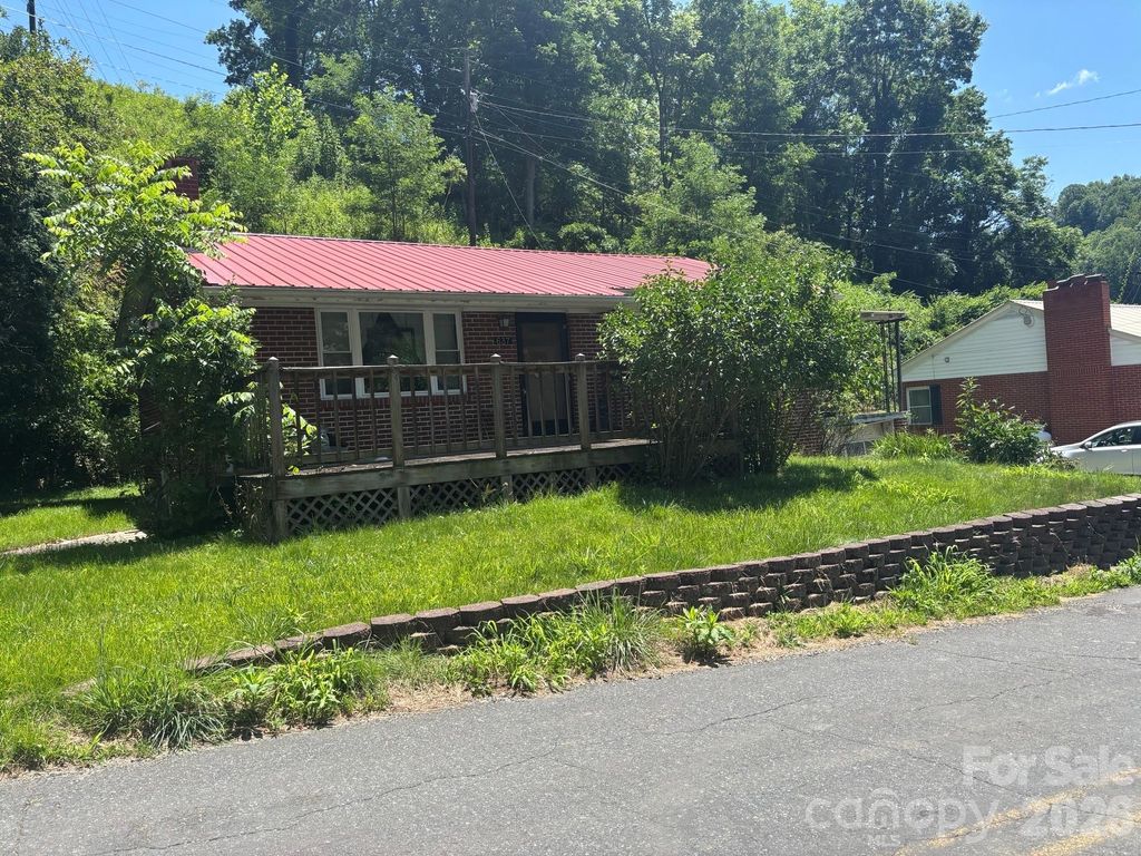 637 Toe Cane Road, Bakersville, NC 28705