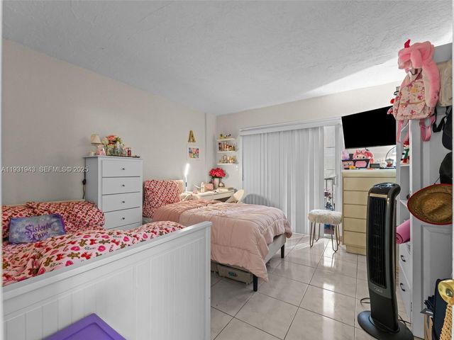 1655 W 44th Place 448, Hialeah, FL 33012
