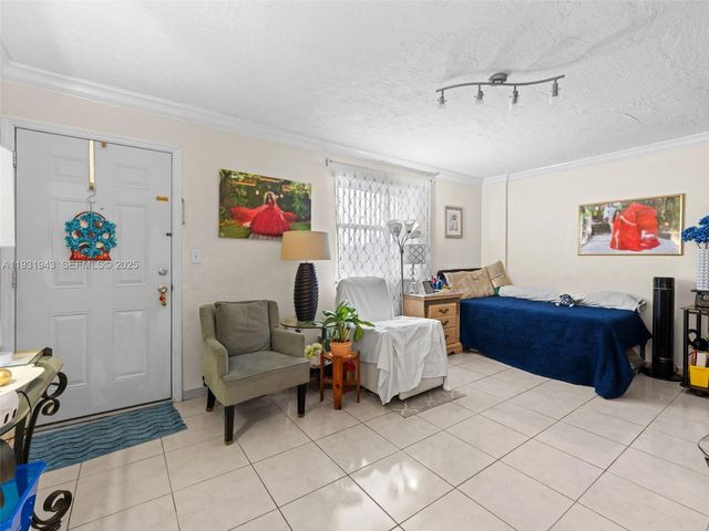 1655 W 44th Place 448, Hialeah, FL 33012