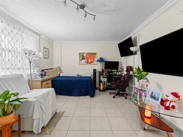 1655 W 44th Place 448, Hialeah, FL 33012