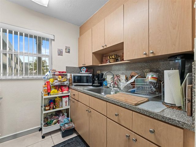 1655 W 44th Place 448, Hialeah, FL 33012