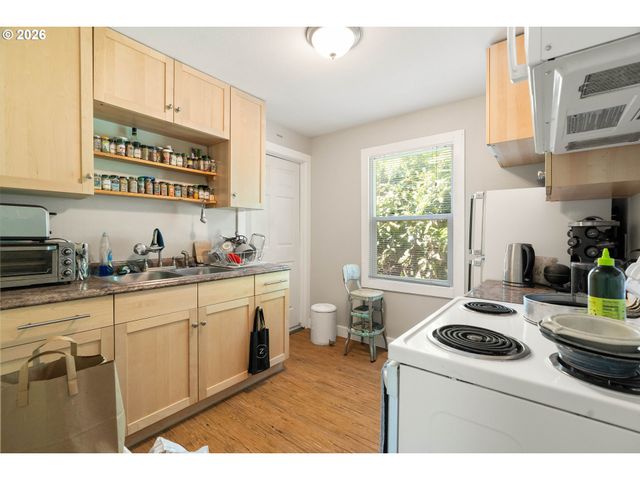 7245 Ne PRESCOTT St, Portland, OR 97218