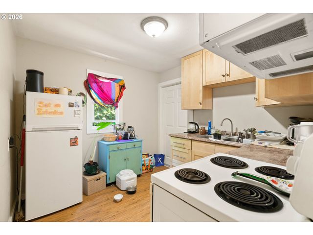 7245 Ne PRESCOTT St, Portland, OR 97218