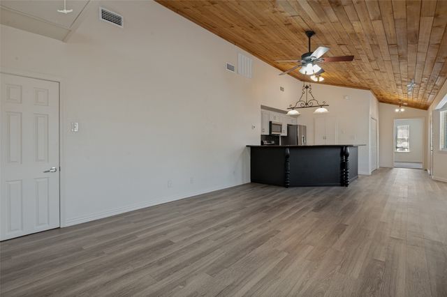 630 NW 11th Street, Grand Prairie, TX 75050