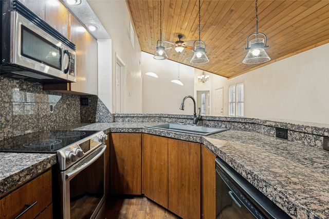 630 NW 11th Street, Grand Prairie, TX 75050