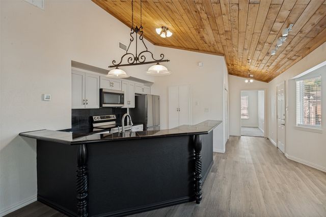 630 NW 11th Street, Grand Prairie, TX 75050