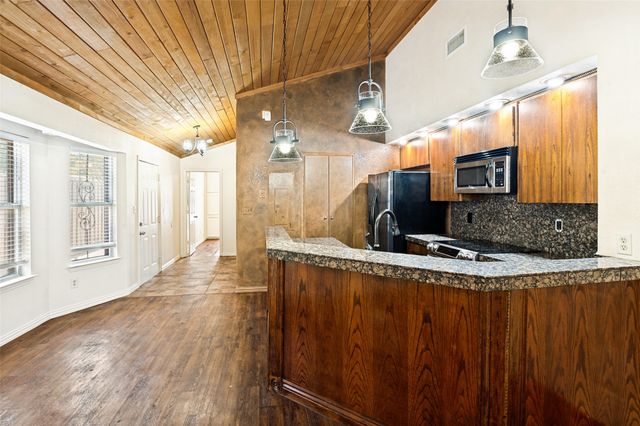 630 NW 11th Street, Grand Prairie, TX 75050