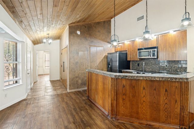 630 NW 11th Street, Grand Prairie, TX 75050