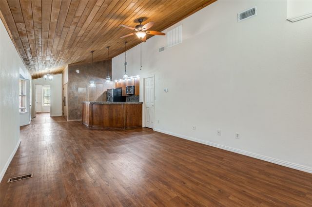 630 NW 11th Street, Grand Prairie, TX 75050