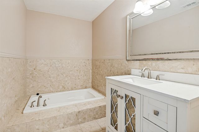 630 NW 11th Street, Grand Prairie, TX 75050