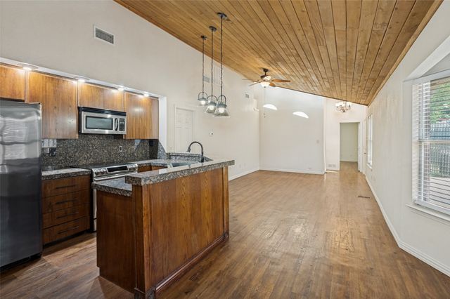 630 NW 11th Street, Grand Prairie, TX 75050