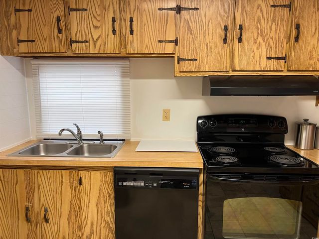 112 Village Ct., Murrells Inlet, SC 29576