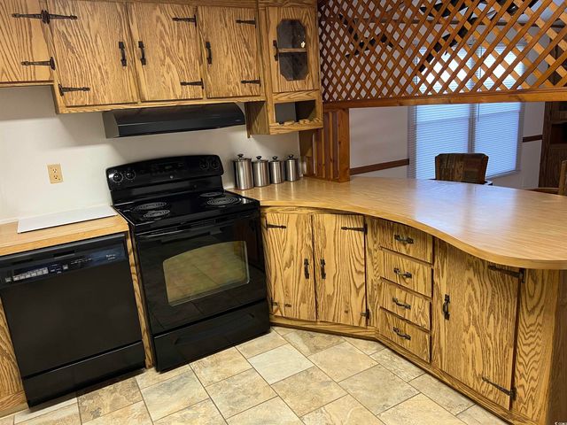 112 Village Ct., Murrells Inlet, SC 29576