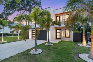 2111 HAWTHORNE STREET, Sarasota, FL 34239