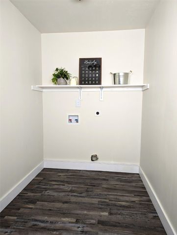 142 Price Drive, Lewisville, TX 75067