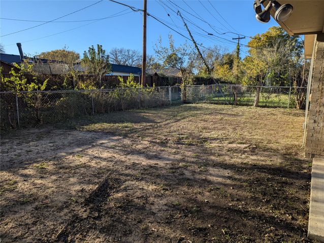 142 Price Drive, Lewisville, TX 75067