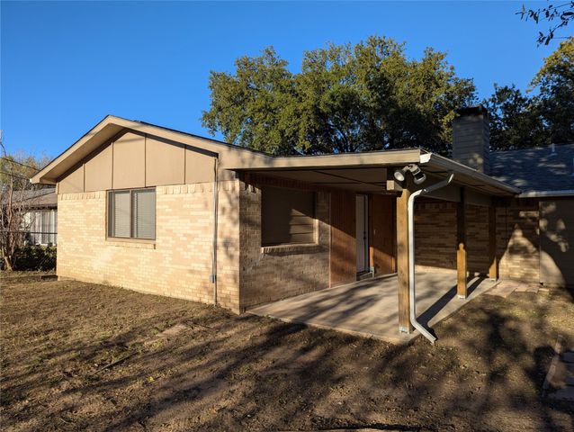 142 Price Drive, Lewisville, TX 75067